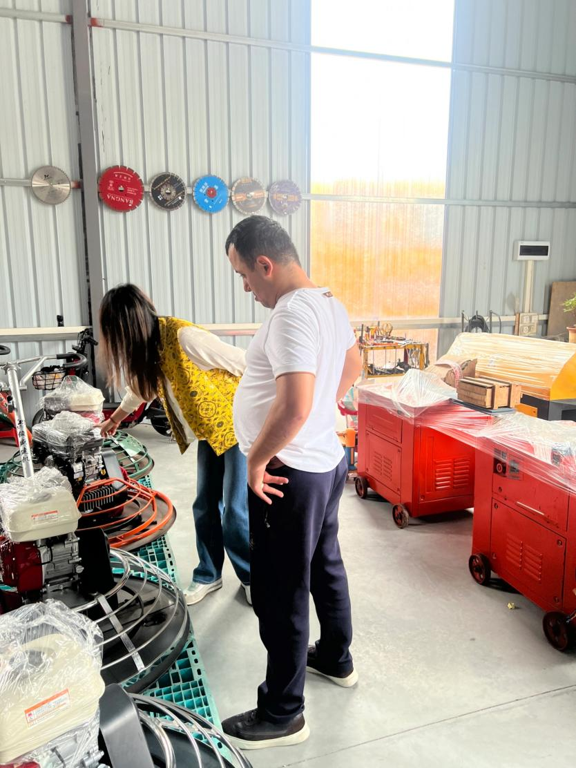 Глобални клиенти се стичат до Guangzhou Actsen Trading Co., Ltd преди Canton Fair, като изпълняват основни поръчки.